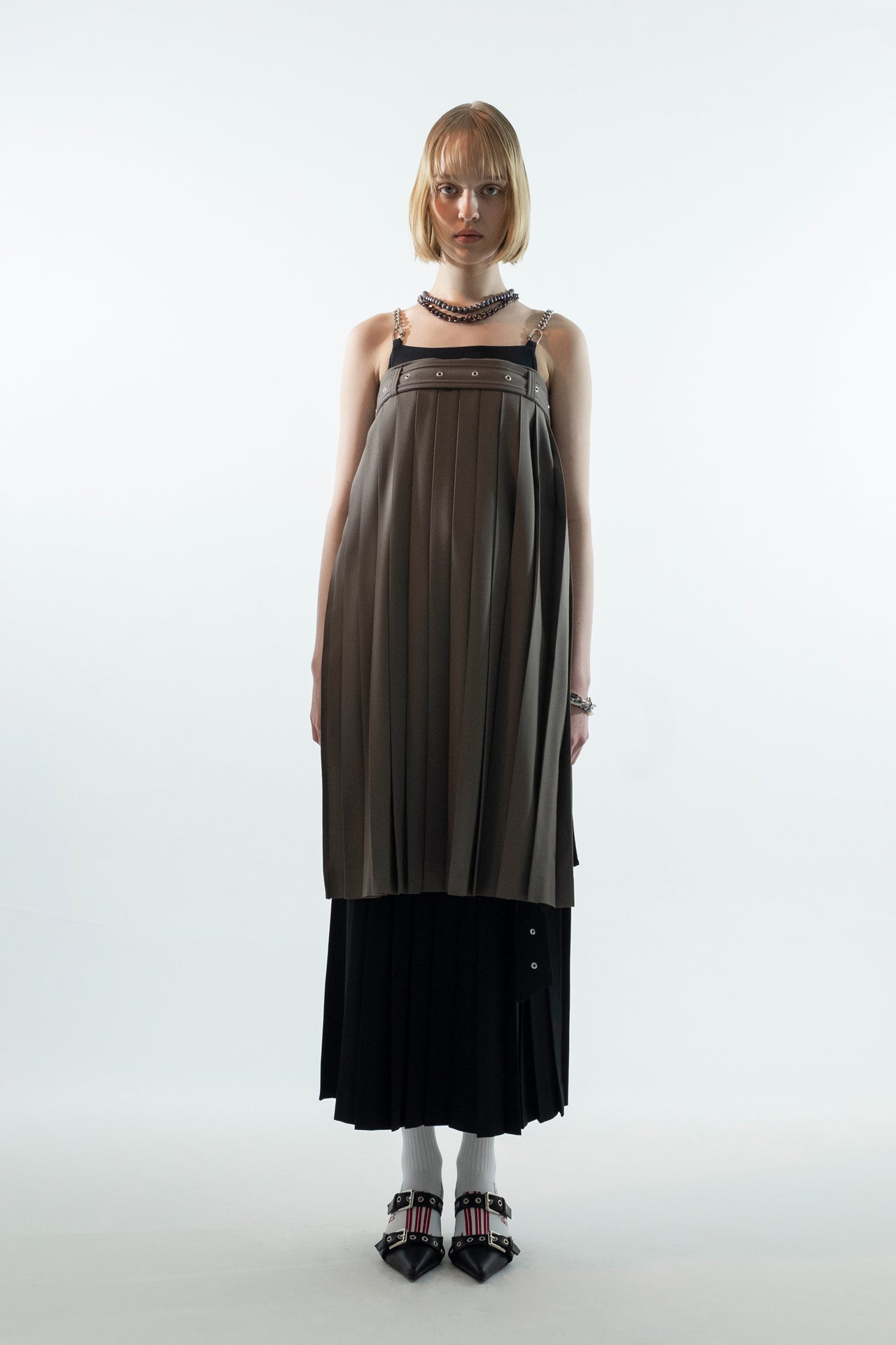 Layer_Parts Pleats Charcoal Gray