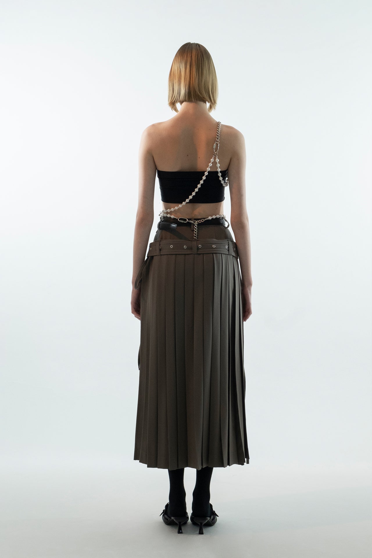 Layer_Parts Pleats Charcoal Gray