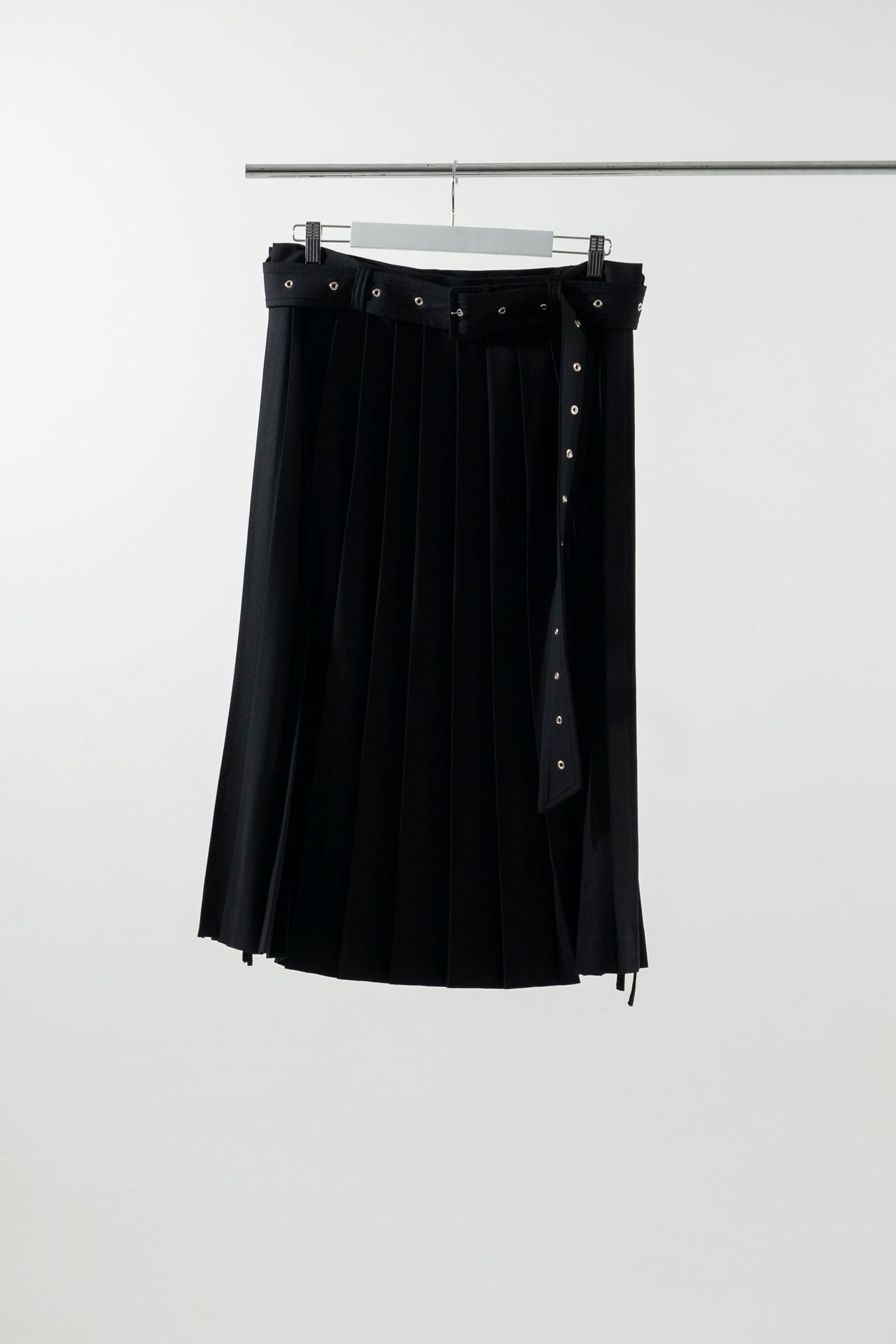Layer_Shorts Pleats Black