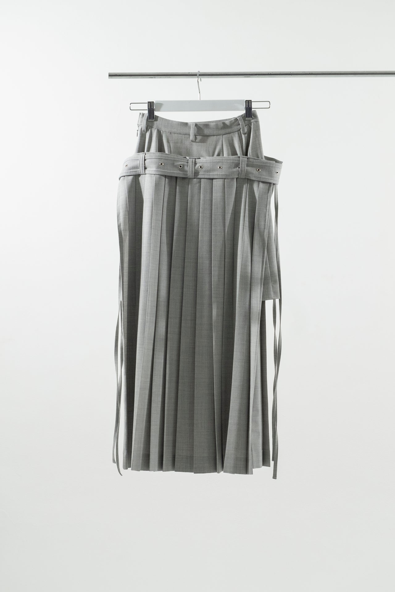 Layer_Skirt Pleats Light Gray