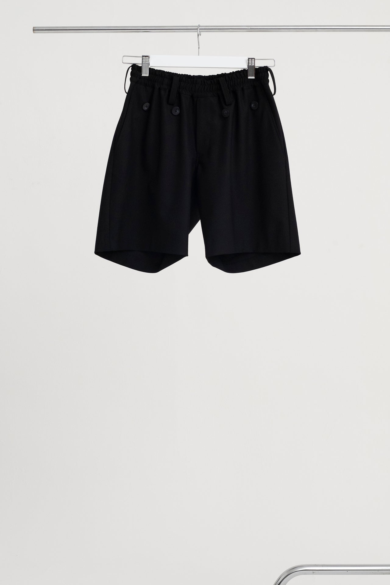 Layer_Shorts Pleats Black