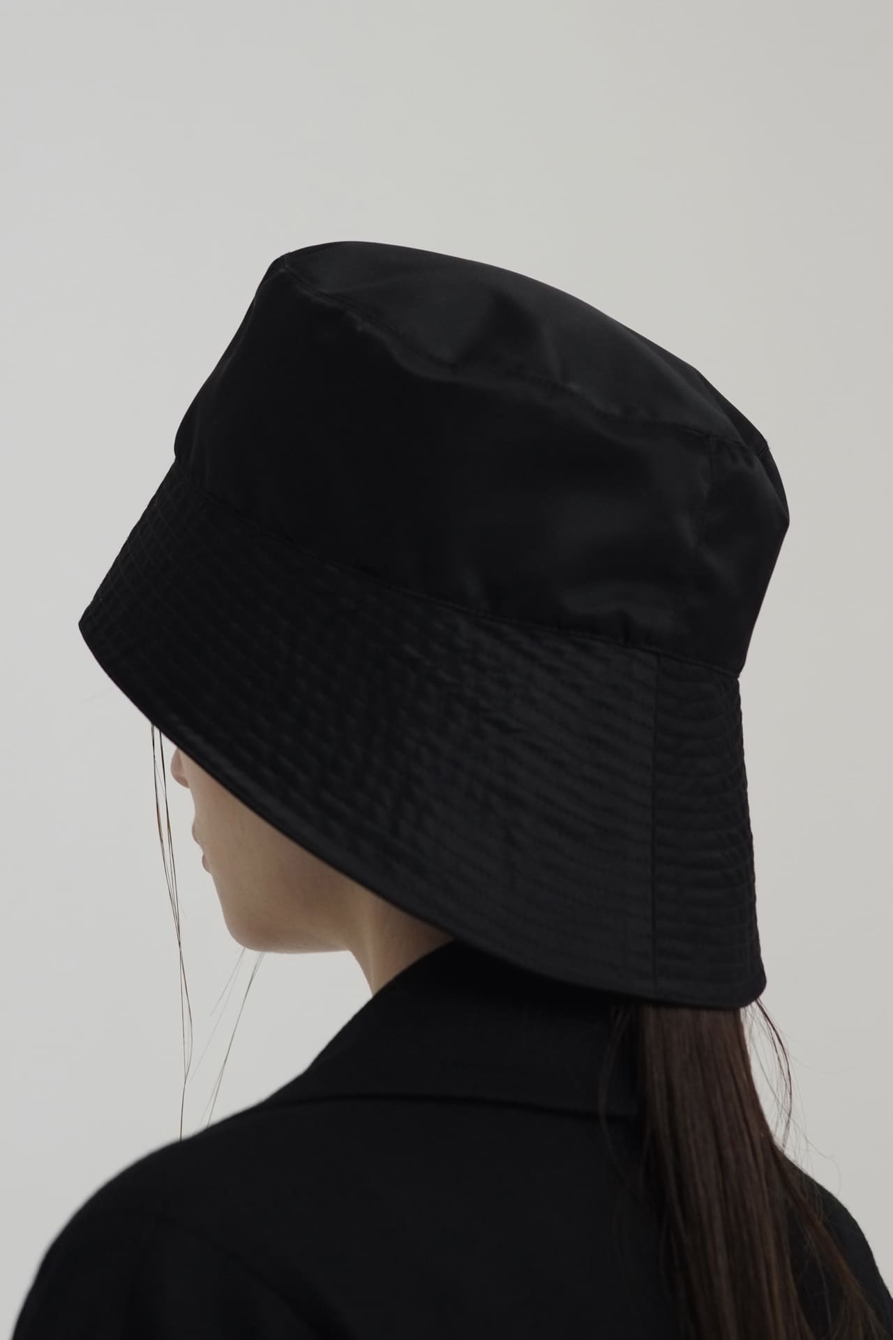 新品《 OUR LEGACY 》Nylon Bucket Hat / BLACK | www.carmenundmelanie.at